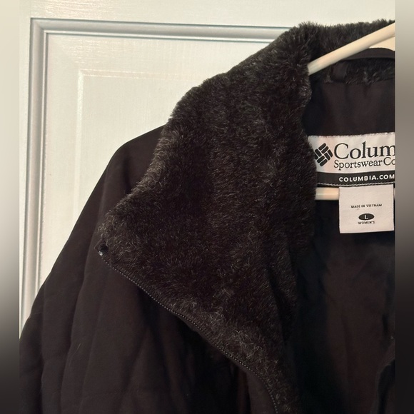 Columbia quilted black jacket with faux fur cuffs and collar - size L - Picture 3 of 12